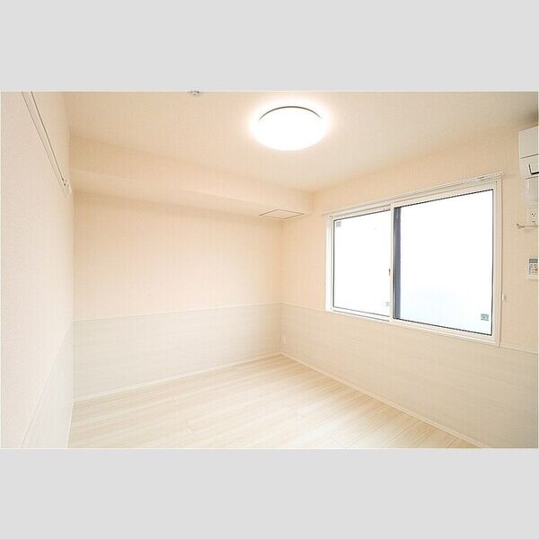 ニーナサクレ103号室 洋室