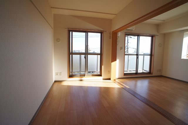 Ａｄａｇｉｏ0301号室 こちらのリビングで趣味の時間をお楽しみください