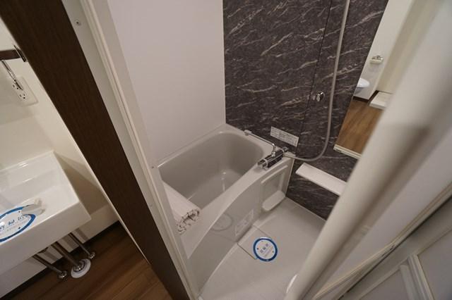 アルティザ新宿落合ソノリテ2階 バス