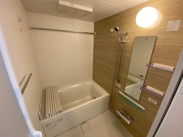 ｍａｕｖｅ　葵 バス