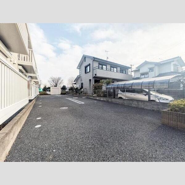ラークス 駐車場
