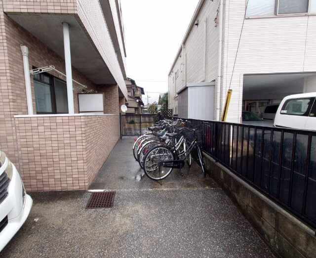 ドゥエル　イースト 駐輪場完備