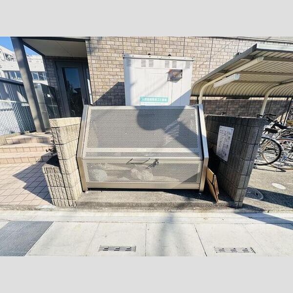 ハピネス207号室 ゴミストッカー