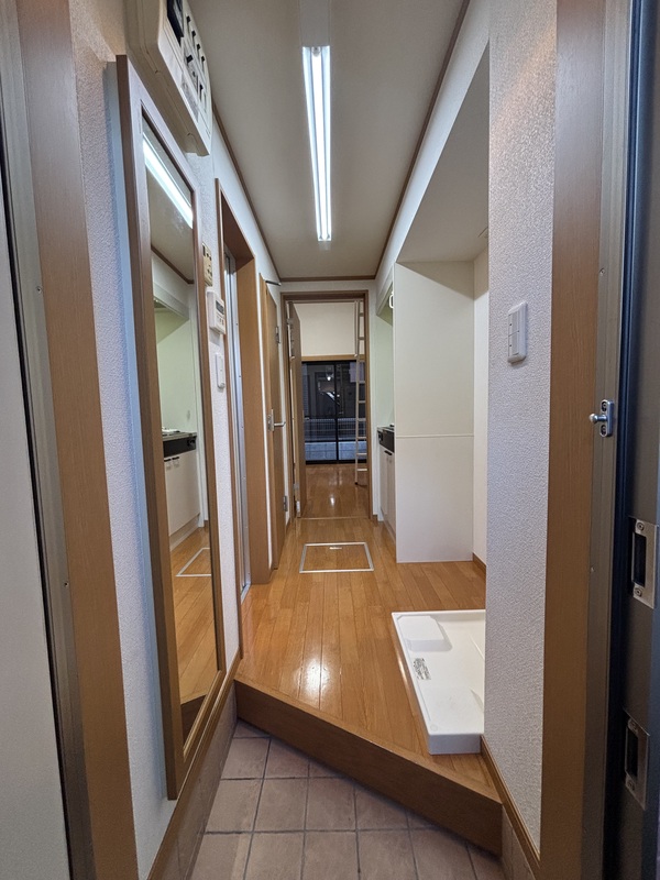 グランデ・ハナブサ1階 玄関