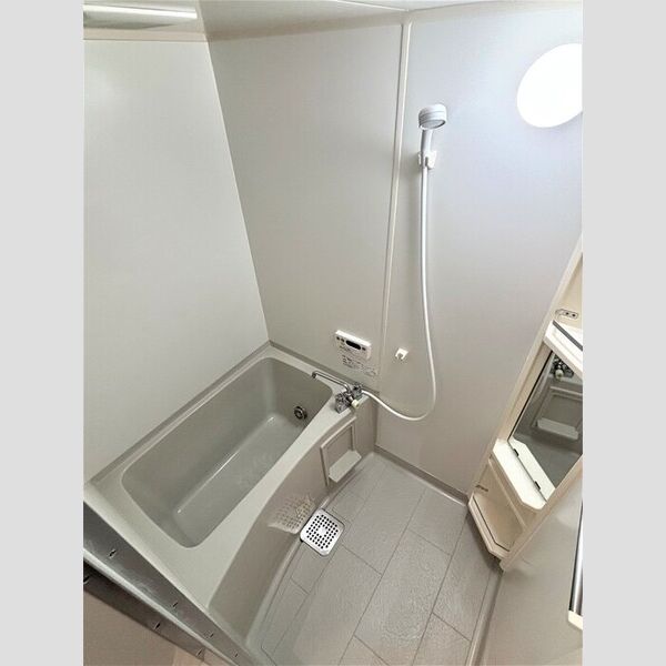 アネシス203号室 浴室:追い焚き給湯付