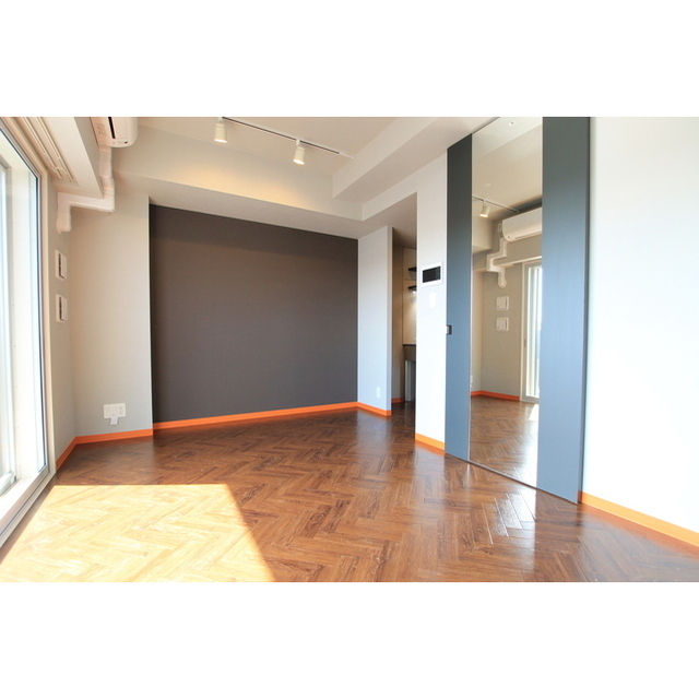 ルブリカント　アラカワ　ベース 内観