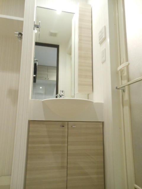 グランド・ガーラ大森Ⅱ 明るい洗面所です