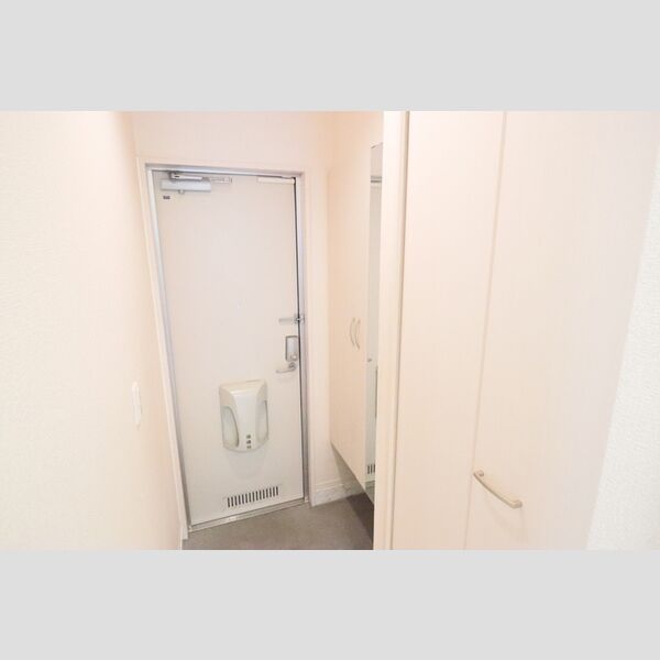 フォレストテラス大宮106号室 玄関