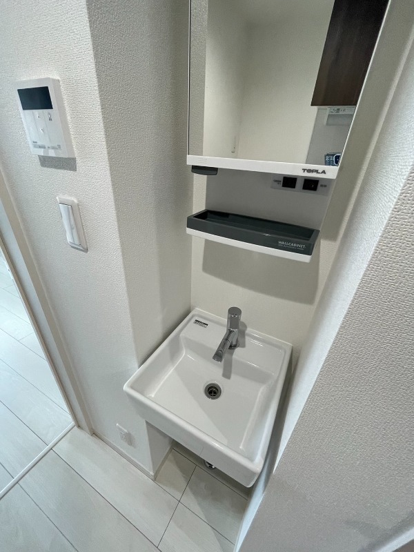 グランクオール北赤羽3階 ※写真は同タイプ・左右反転の別部屋です。