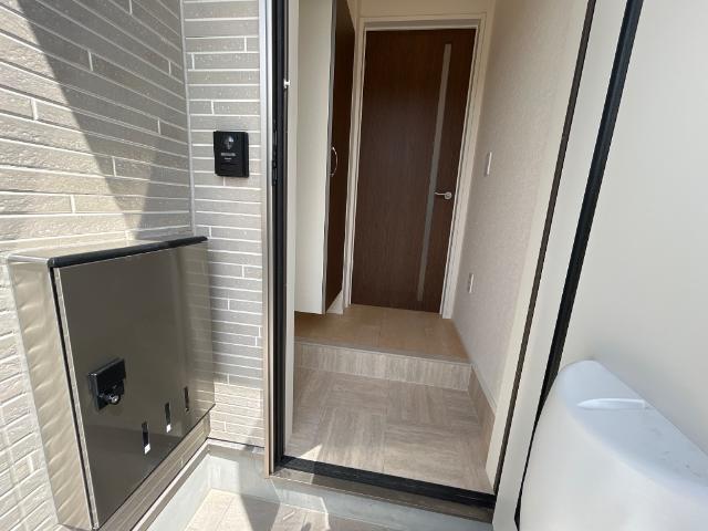 ディモーラ102号室 玄関