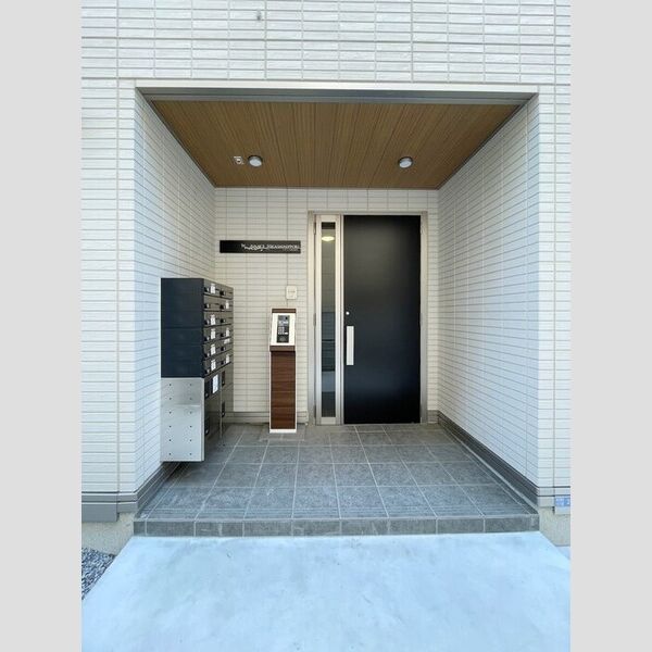 アヴァンス東日暮里102号室 エントランス