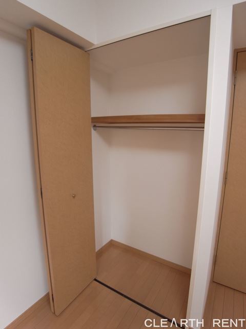 菱和パレス駒沢大学駅前1階 ハンガーパイプ付き収納