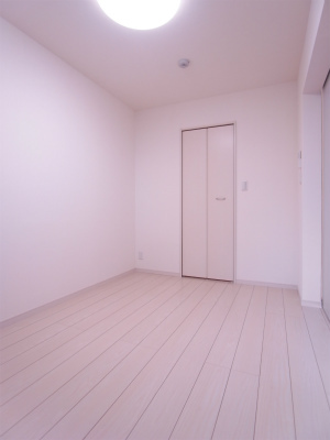 リブリ・シャイニー平松1階 寝室