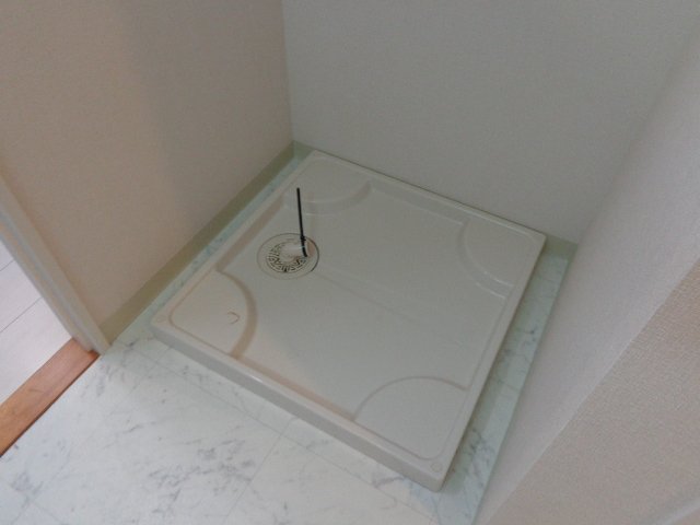 オネスティ桜ヶ丘103号室 洗濯機置場