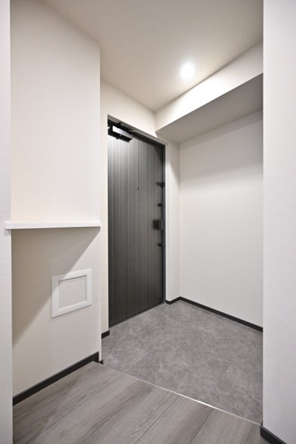 ＧＲＡＮＳＩＴＥ　ＮＡＫＡＭＥＧＵＲＯ7階 玄関
