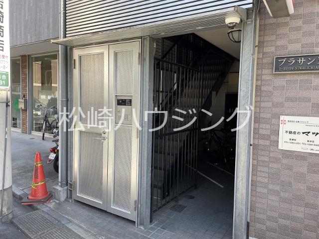 プラサンヌ・サワ2階 エントランス