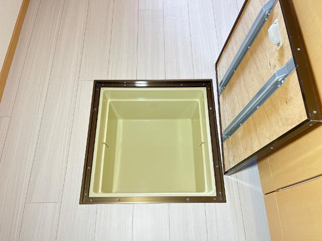 ローザ　オノモン 床下収納