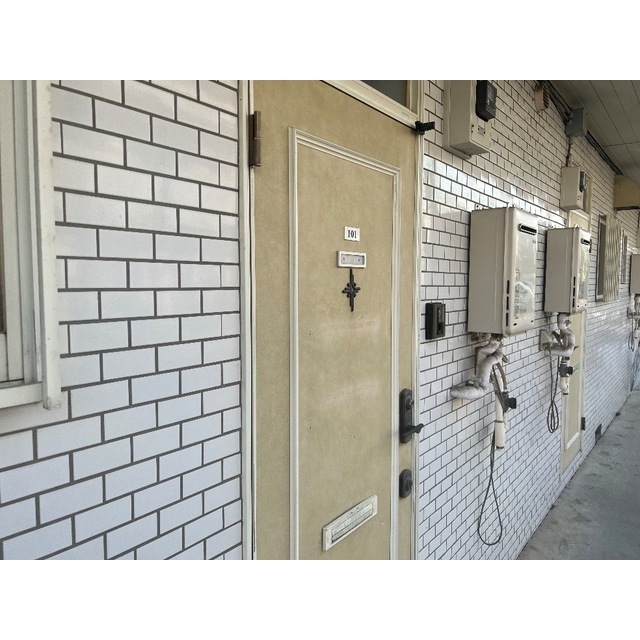 ハピネス高田 玄関