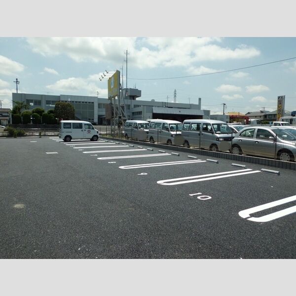 メゾンソレイユ205号室 駐車場