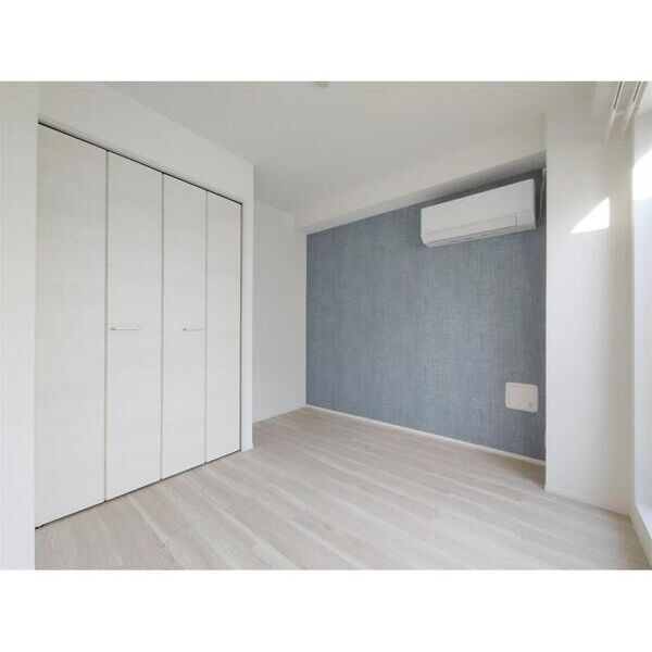 ブルーライトヨコハマ601号室 リビング