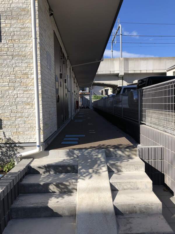 リブリ・ラヴィアンローズ・国立2階 エントランス