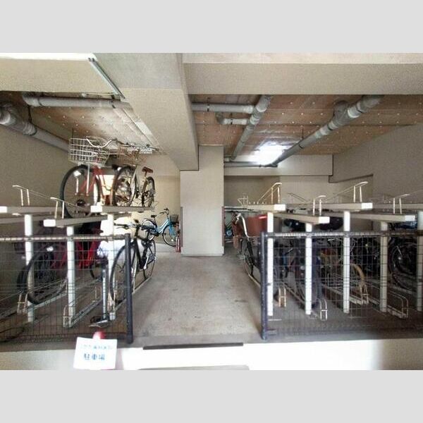 ソレイユ華 駐輪場