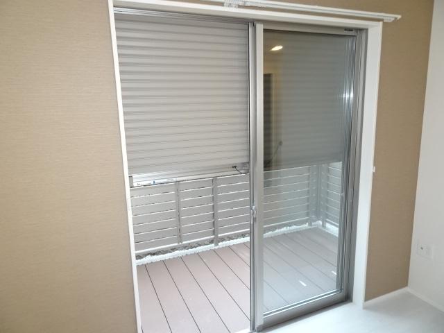 エルシオン富岡101号室 窓シャッター