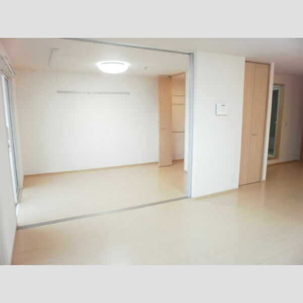 クレストール　北館201号室 南側洋室♪