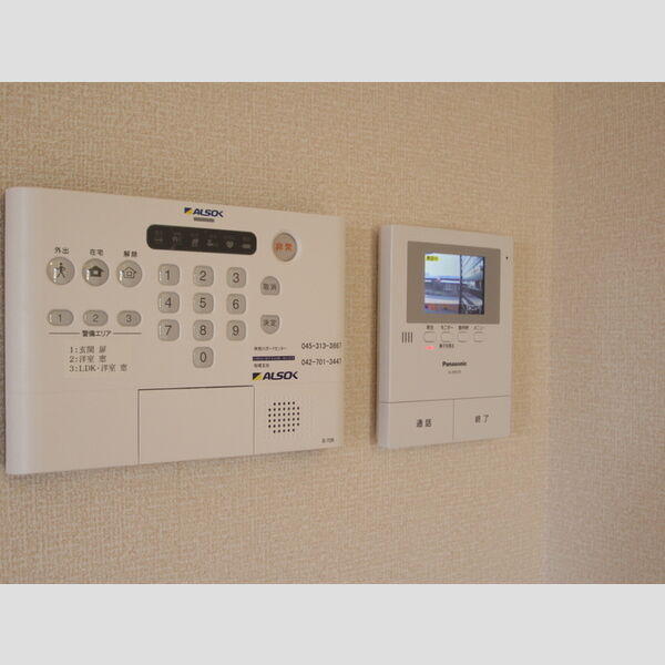 アゼリア　A テレビ付インターホン