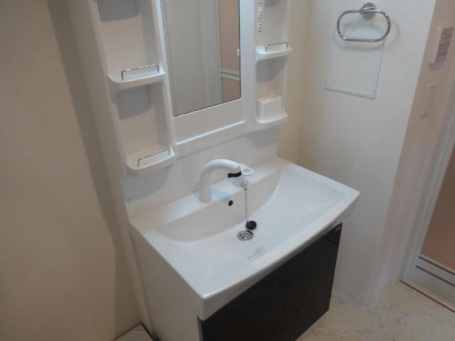 ココ　ナツ 洗髪洗面化粧台