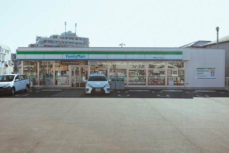 エリール習志野3階 ファミリーマート船橋三山八丁目店