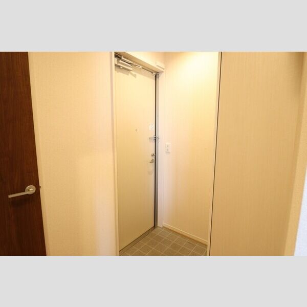 リヴェール303号室 玄関