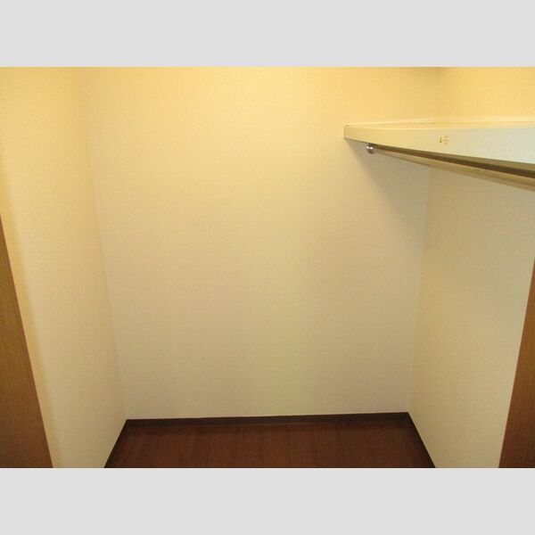 ピュア　調103号室 ウォークインクローゼット