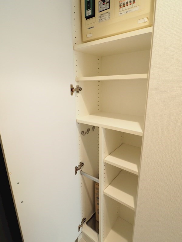 レジディア四谷三丁目2階 収納