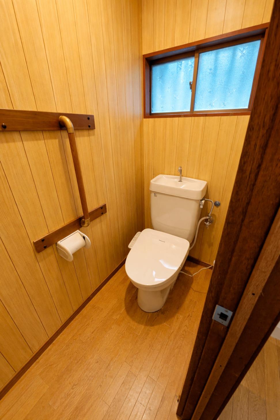 若葉区大草町　せつきハウス ウォシュレット付きトイレ