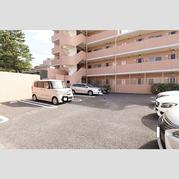 ベース・ブリッジ601号室 敷地内駐車場(別途契約必要)