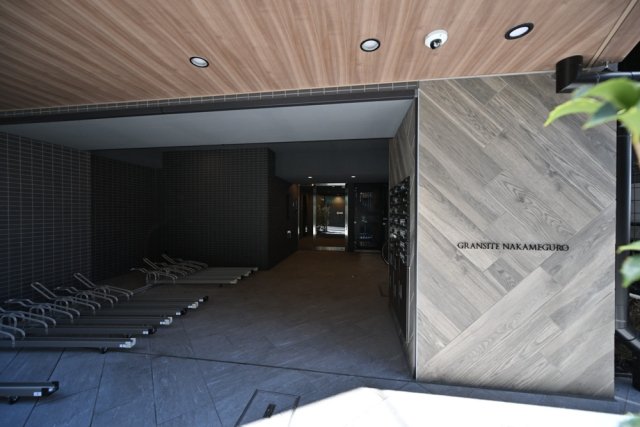 ＧＲＡＮＳＩＴＥ　ＮＡＫＡＭＥＧＵＲＯ4階 エントランス