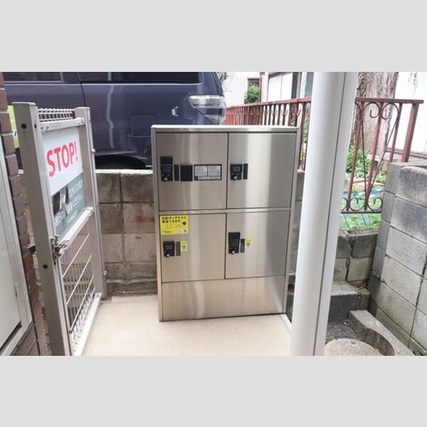 グランモア八柱102号室 宅配ボックス