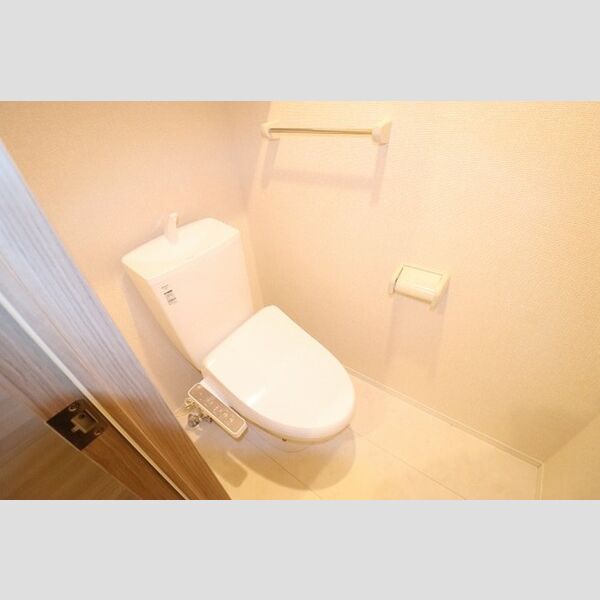 メディオ 寺田202号室 トイレ　温水洗浄暖房便座