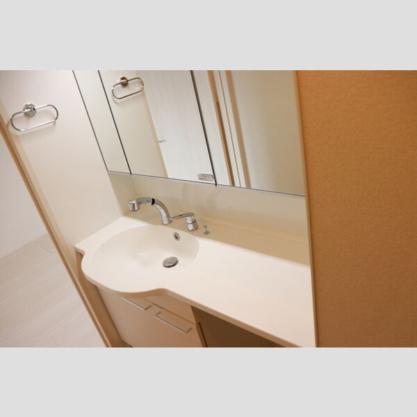 Blumenlied(ブルーメンリート)102号室 同建物別部屋の参考画像