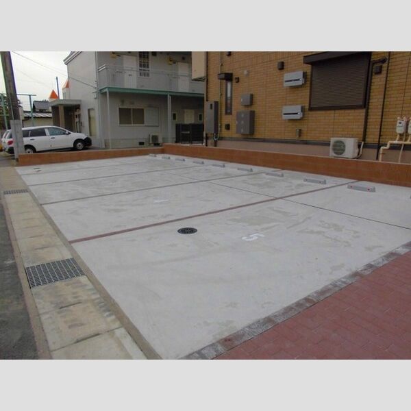 フォルテューヌ大和301号室 駐車場