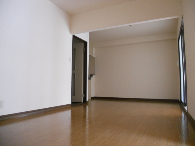 パークハイツスイメイ0102号室 リビング