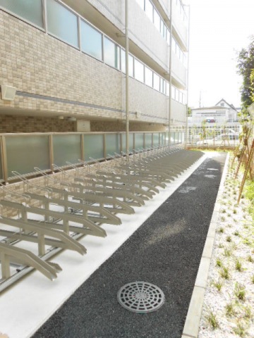 スカイコート多摩川壱番館304号室 駐輪場