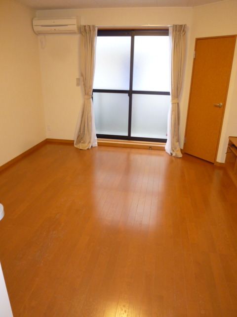 レオパレスフルーハイツ105号室 2階カーペット