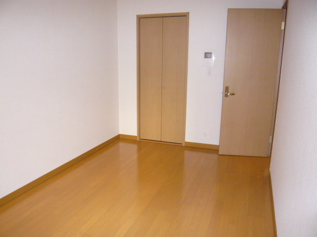 メゾンエルミタージュ0102号室 居室2