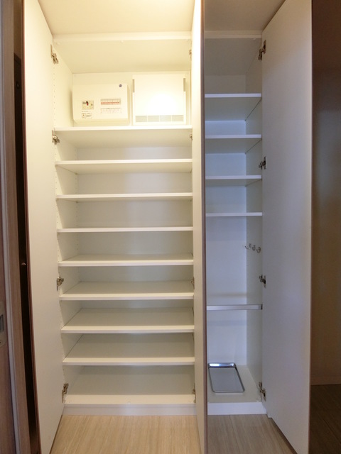 ガーラ・プレシャス三軒茶屋1階 収納