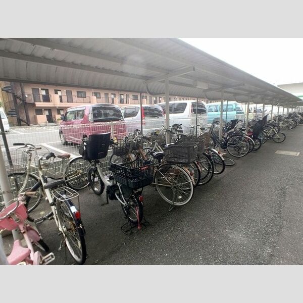 プレジール井山 駐輪場