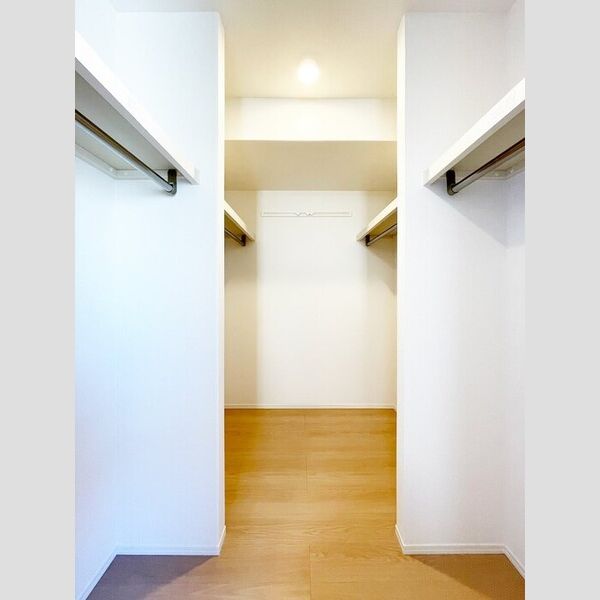 メゾンアイリス ココア102号室 ウォークインクローゼット(洋室4.4帖)