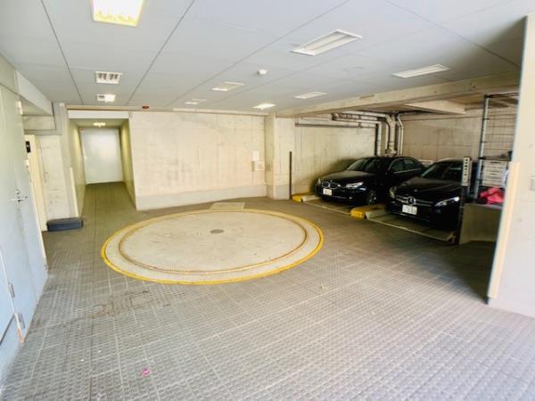 ウヴラージュ広尾6階 駐車場