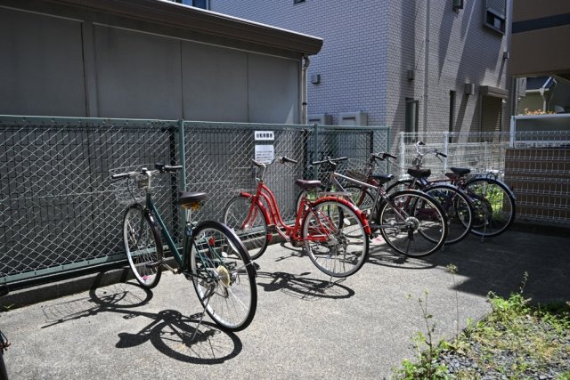 スカイコート千歳烏山第54階 駐輪場